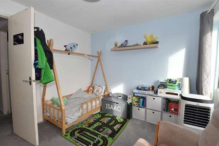 Cranbourne Close, Horley, RH6 - Photo 5