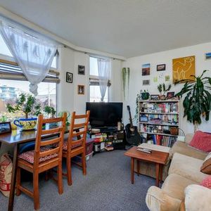 1 Bedroom Apartment on Ontario Street - Photo 2