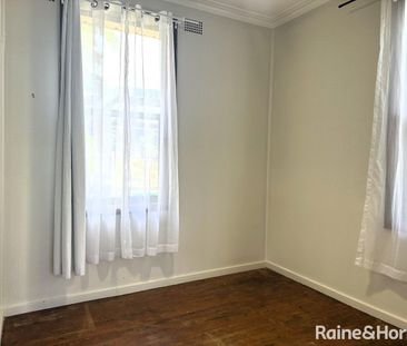 3 Bedrooms PLUS a Granny Flat! - Photo 4