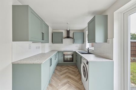 Mayflower Close, NG2 - Photo 2