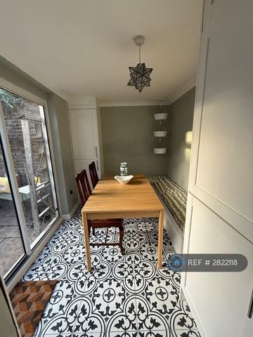 1 bedroom in a house share to rent - Photo 3