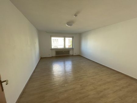 RIIIEEESIEGE WG-Wohnung - WOW! 6 Zimmer, Küche, 2 Bäder, großer Flur - Nähe UKGM, Frankfurter Str. 77, Gießen - Photo 4