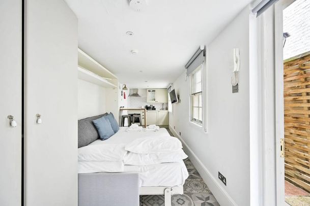 Studio to rent - Photo 1