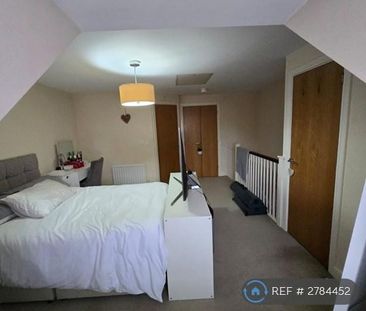 4 bedroom semi-detached house to rent - Photo 6