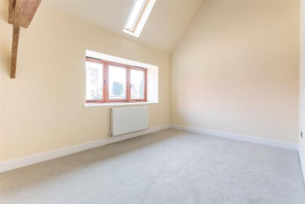 4 bedroom barn conversion to rent - Photo 1