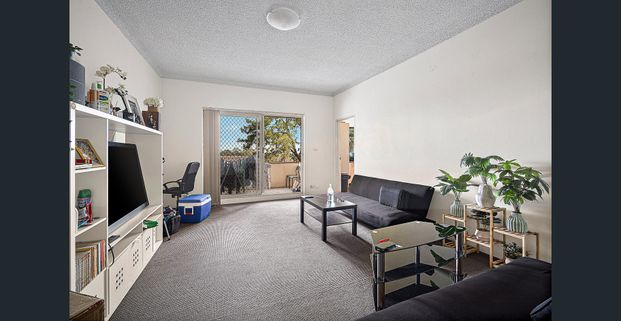 Conveniently located. - Photo 1