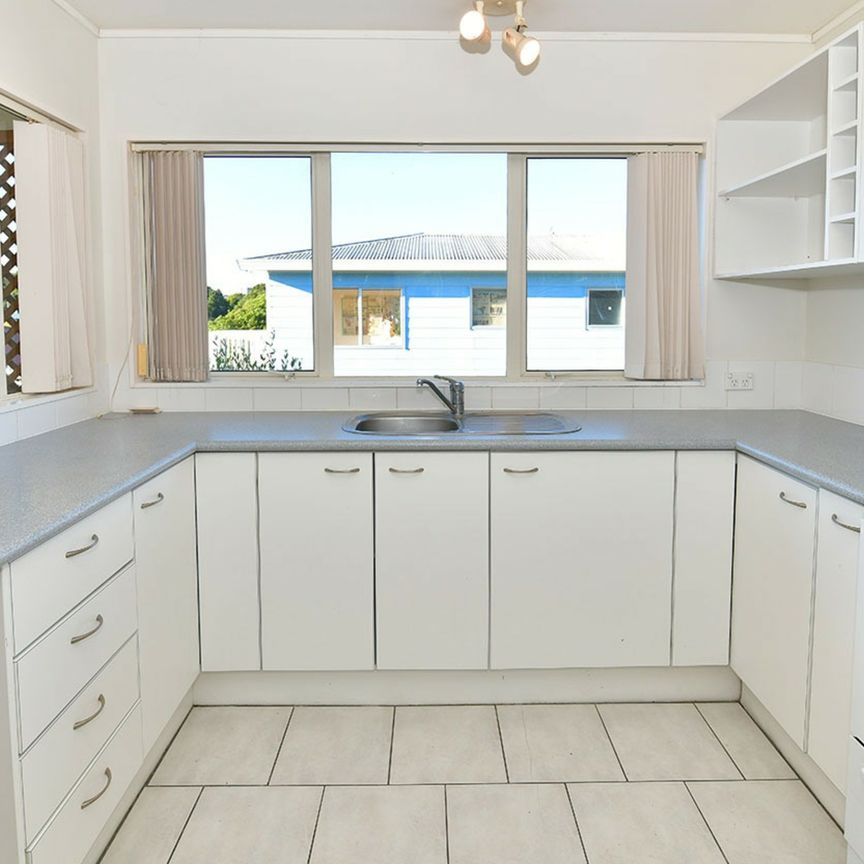 Stanmore Bay - 3 Bedrooms - Photo 1