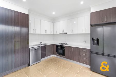 Comfortable & Convenient Living in Craigieburn - Photo 4