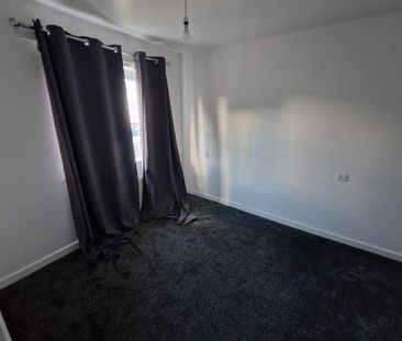 3 bedroom end of terrace house to rent - Photo 2