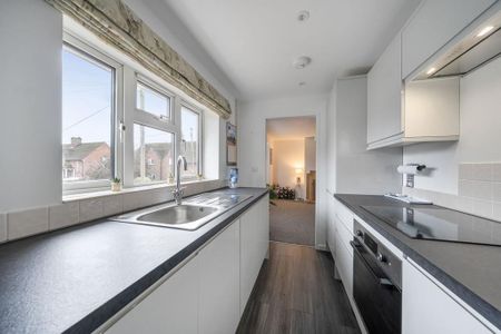 2 bedroom maisonette to rent - Photo 2