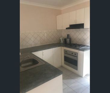 Low maintenance furnished unit - Photo 3