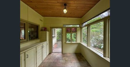 Character filled home in Emerald - Photo 4