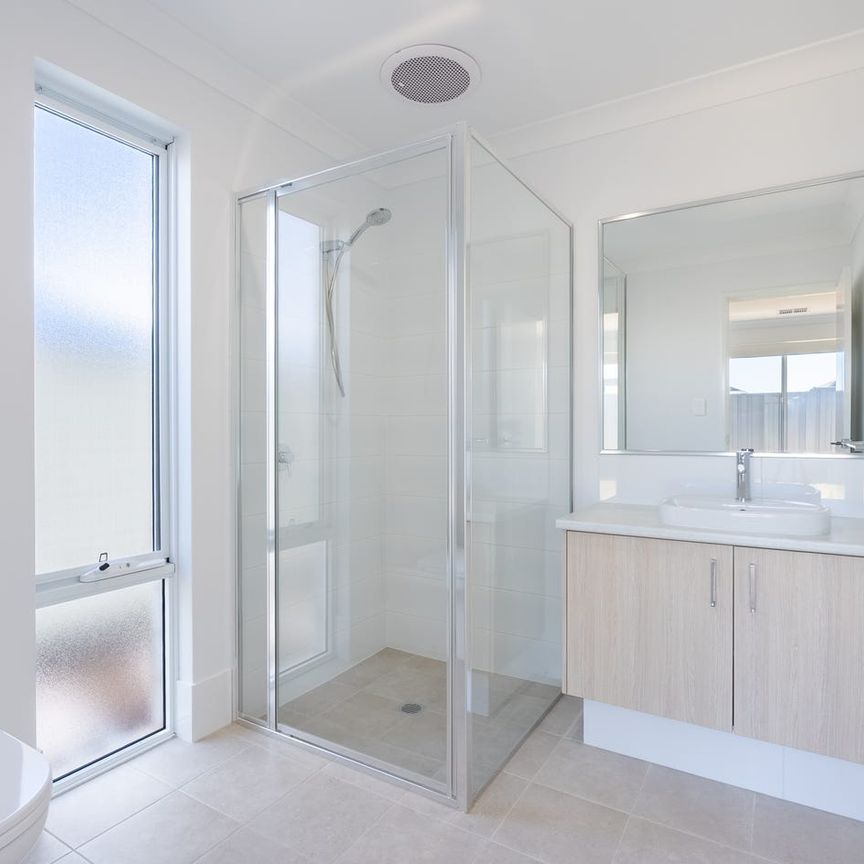 Newly Built Home in Baldivis - Photo 1