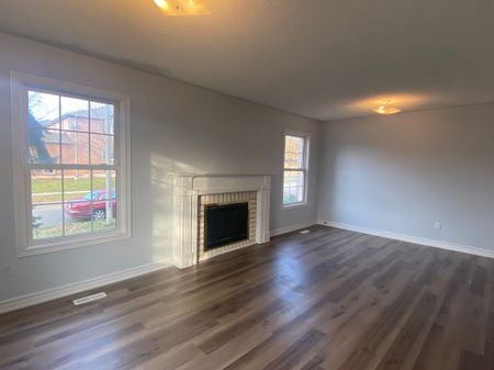 For Lease - 104 Inverhuron Trail, Oakville, Ontario - Photo 4