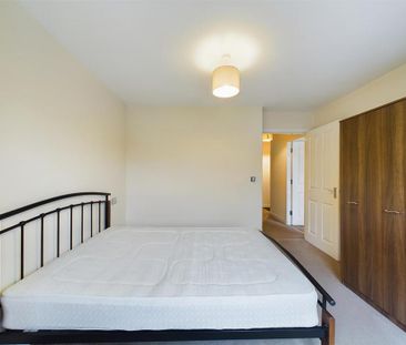 2 bedroom flat to rent - Photo 4