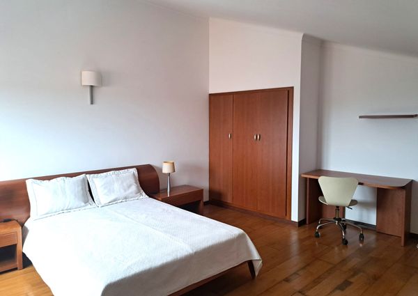 Apartamento T3 com sótão, mobilado e equipado, no Bairro do Liceu!