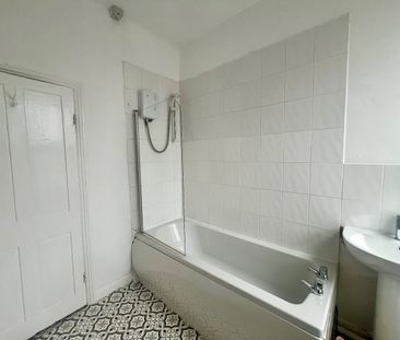 2 Bed Terraced House, Arksey Terrace, LS12 - Photo 2