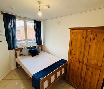 Room in a Shared Flat, London, SW8 - Photo 5