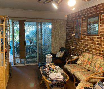 FIVE MINUTES FROM GUILFORD STATION! - Photo 2