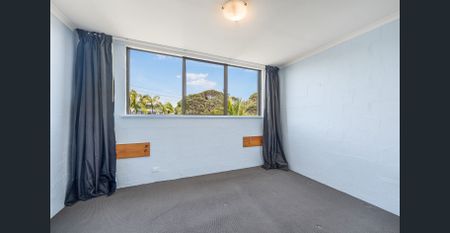 Coastal Lifestyle & Location – Across from Flynns Beach - Photo 2