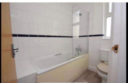 4 bed student house to rent - Photo 5