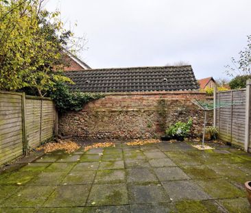 2 bedroom semi-detached house to rent - Photo 4