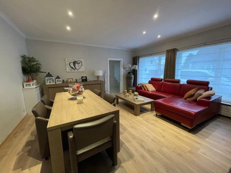 UITBERGEN - Gerenoveerde hoekwoonst vlakbij de dorpskern. - Photo 2