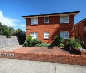 Charming Two-Bedroom Apartment in Cozy Complex - Photo 6