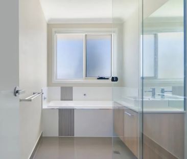 Denham Court - Photo 5
