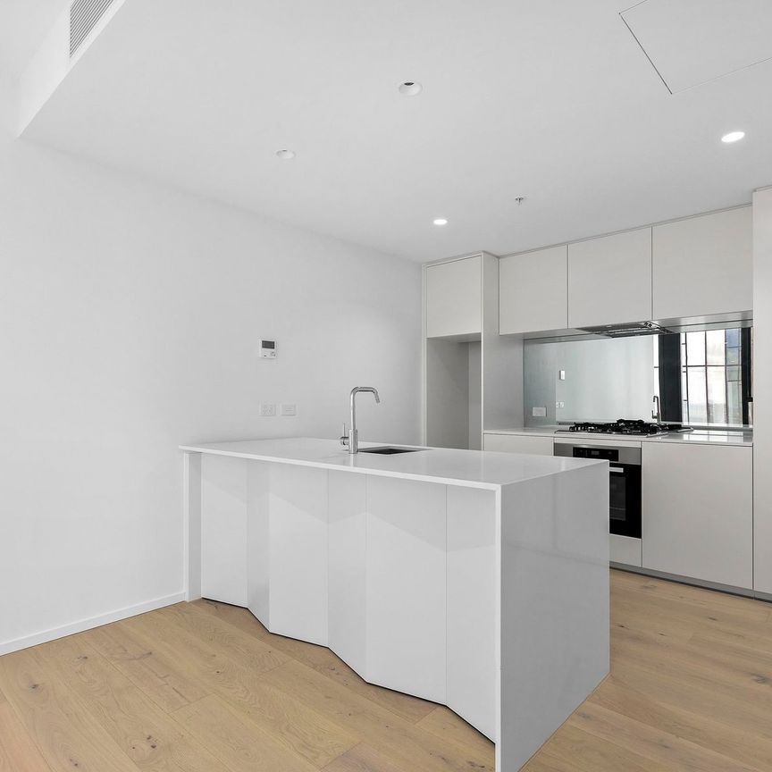 Southbank Living: Stylish 2-Bedroom Apartment with Stunning Views and Convenience! - Photo 1