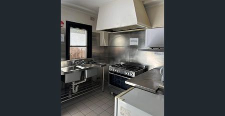 GREAT SHARED ROOMS FROM $250 PER WEEK ALL BILL INCLUDED. - Photo 3