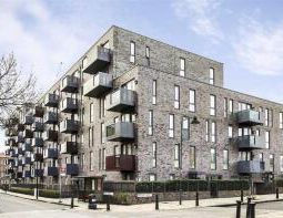 4 bedroom flat to rent - Photo 1