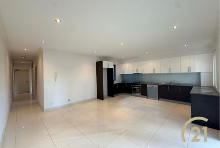 Central 2 Bedroom Unit! - Photo 2