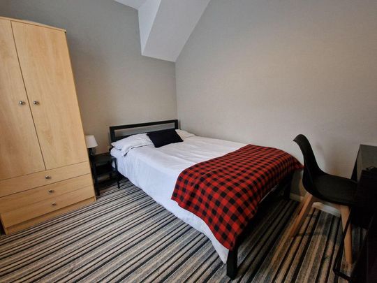 5 bedroom semi-detached house to rent - Photo 1