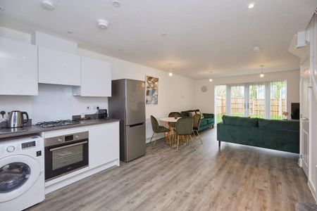 3 bedroom serviced apartment to rent - Photo 2