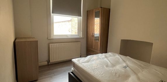 Room in a Shared House, Bayham Street, NW1 - Photo 2