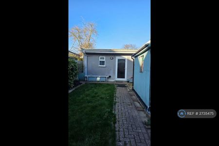 Studio to rent - Photo 4