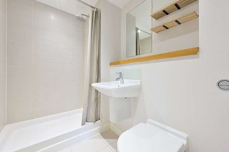 Stunning 2-bedroom apartment located on the upper floor of this development, offering convenience and accessibility. - Photo 4