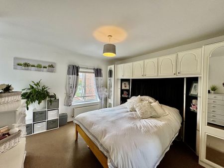 5 bedroom semi-detached house to rent - Photo 2