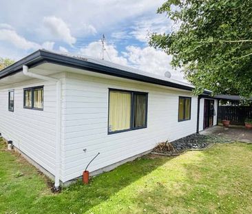 PAPAKURA, 3 BEDROOMS - Photo 2