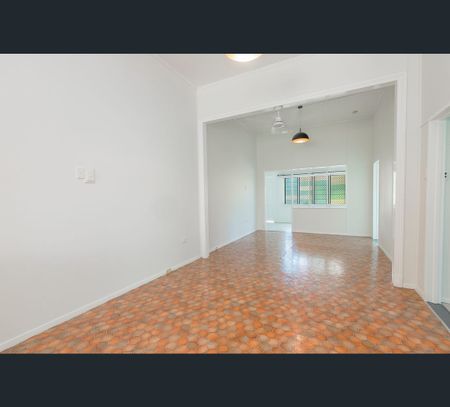 1/119 Eyre Street, North Ward, Qld 4810 - Photo 5