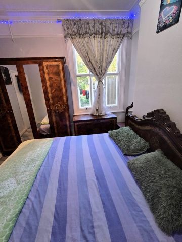 Room in a Shared Flat, Oxenford Street, SE15 - Photo 2