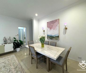 Fully Furnished - Bright and Spacious Home in Emerald Lakes - Photo 4
