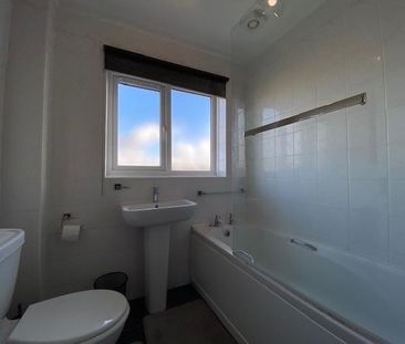 3 bedroom end of terrace house to rent - Photo 5