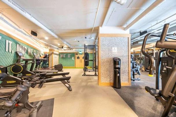 Uncle Colindale, Colindale, NW9 - Photo 1