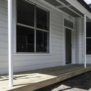 Charming Newly Renovated 3-Bedroom House for Rent - Photo 2