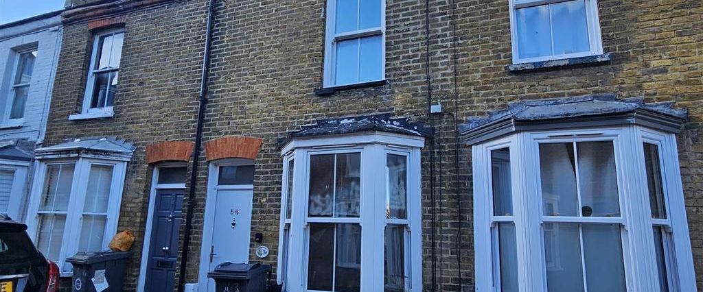 2 bedroom terraced house to rent - Photo 1