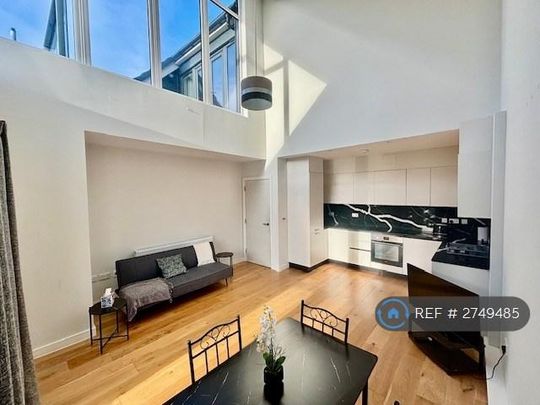 1 bedroom in a flat share to rent - Photo 1