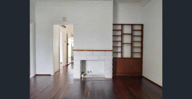 2 x 1 Character Cottage plus study / 3rd bedroom and enclosed backyard - Photo 1