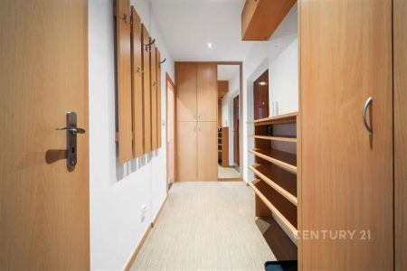 Pronajměte si světlý byt 2+1, 55,24 m - Fotografie 2